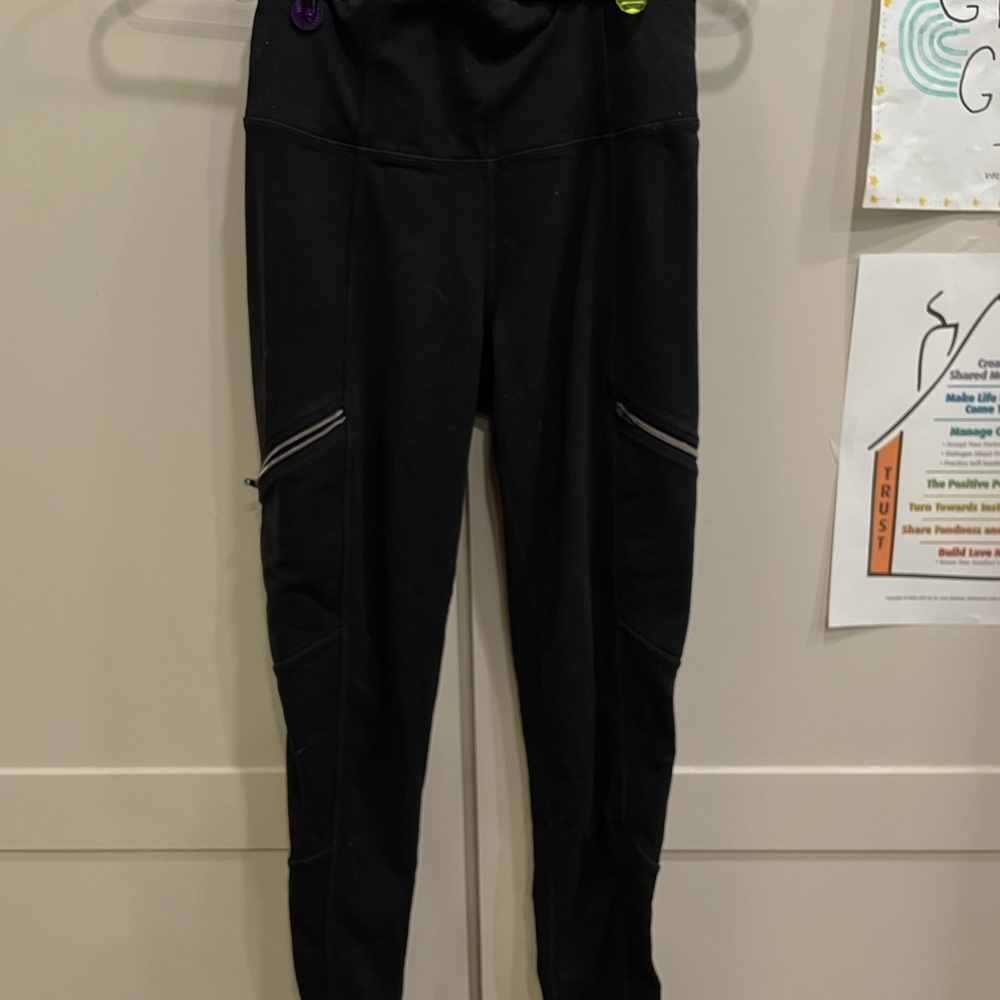 Athleta leggings with zipper pockets